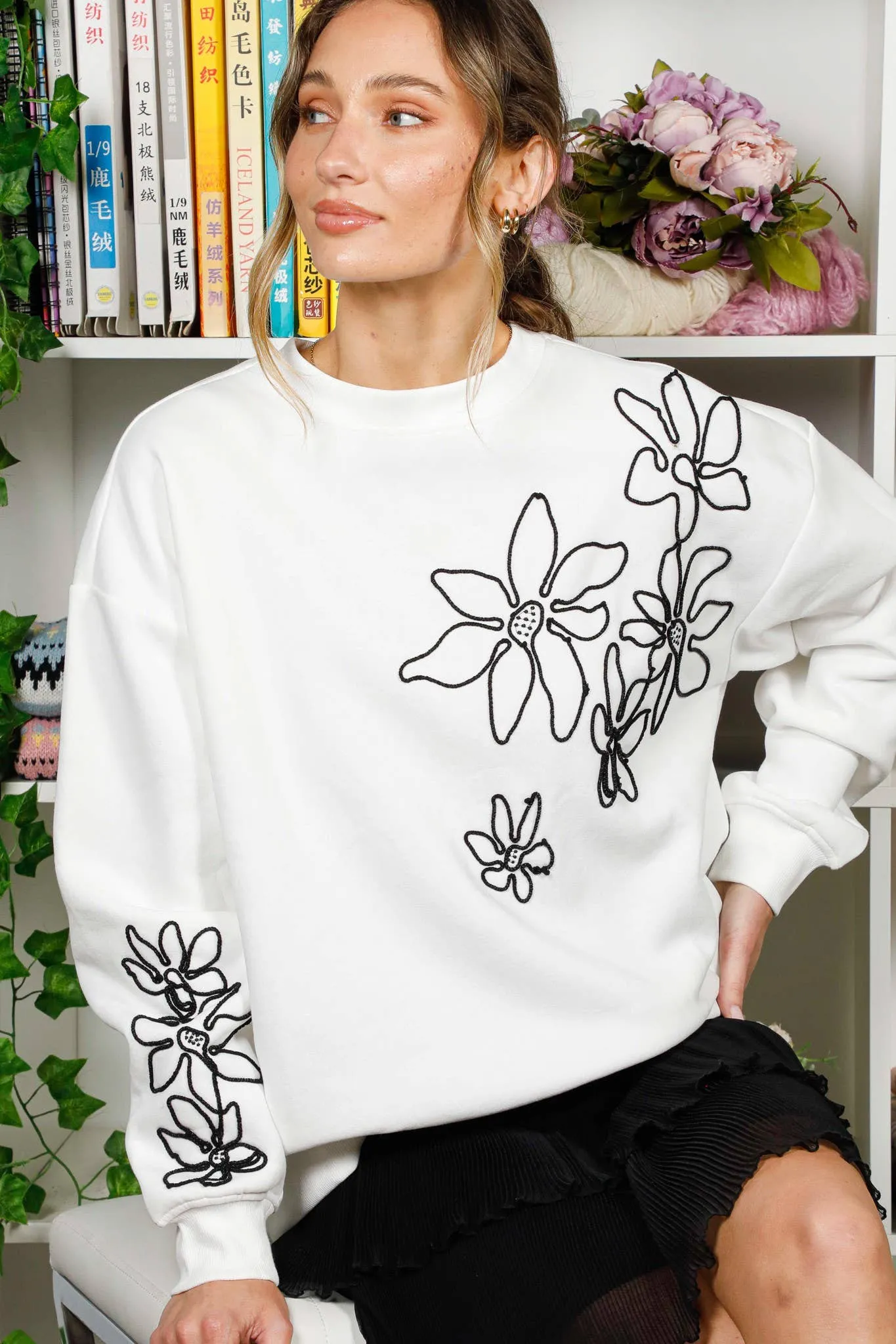 Crew Neck Long Sleeve Flower Embroidered Sweatshirt