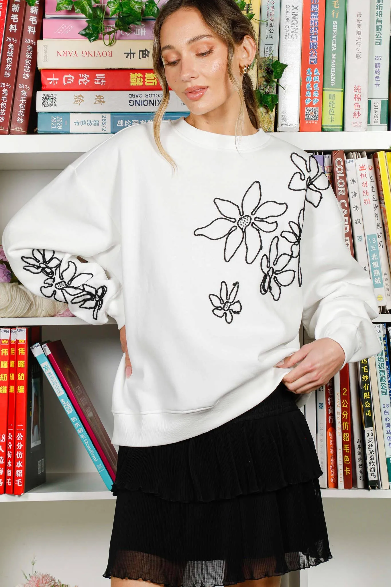 Crew Neck Long Sleeve Flower Embroidered Sweatshirt