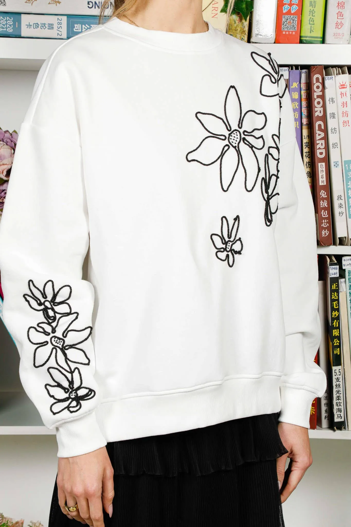 Crew Neck Long Sleeve Flower Embroidered Sweatshirt