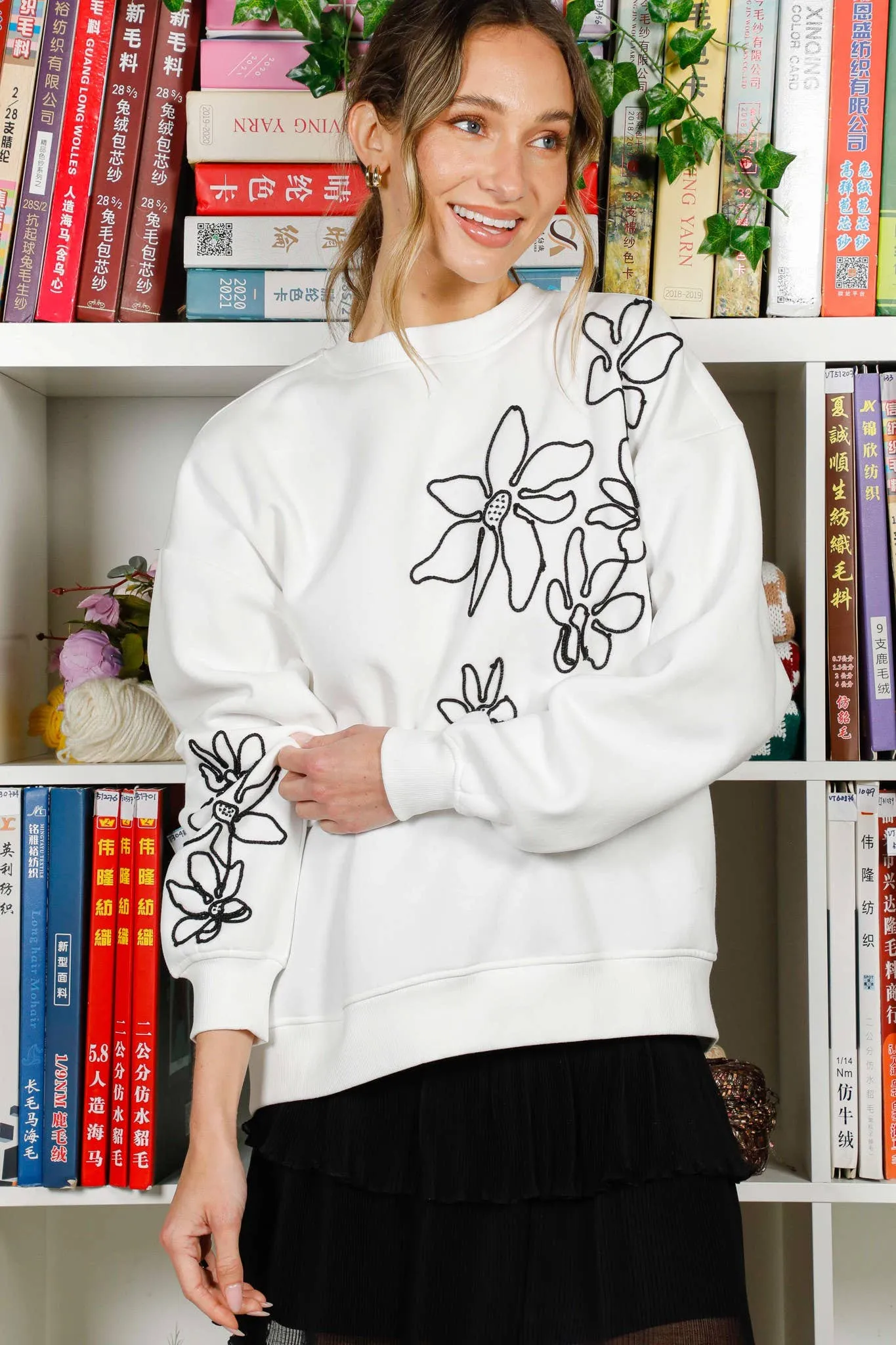 Crew Neck Long Sleeve Flower Embroidered Sweatshirt